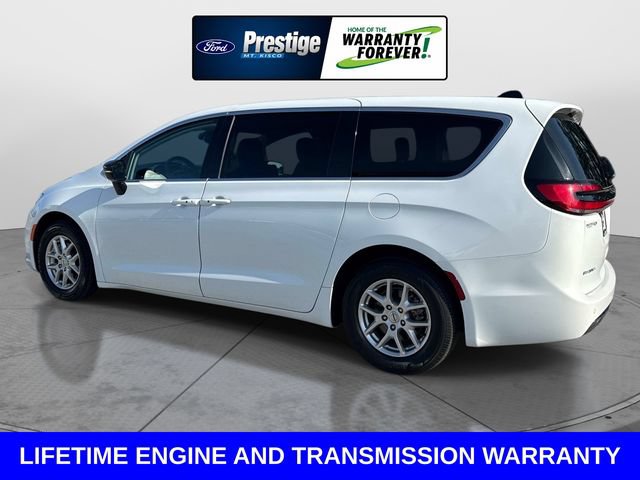 Used 2024 Chrysler Pacifica Touring-L FWD image 6