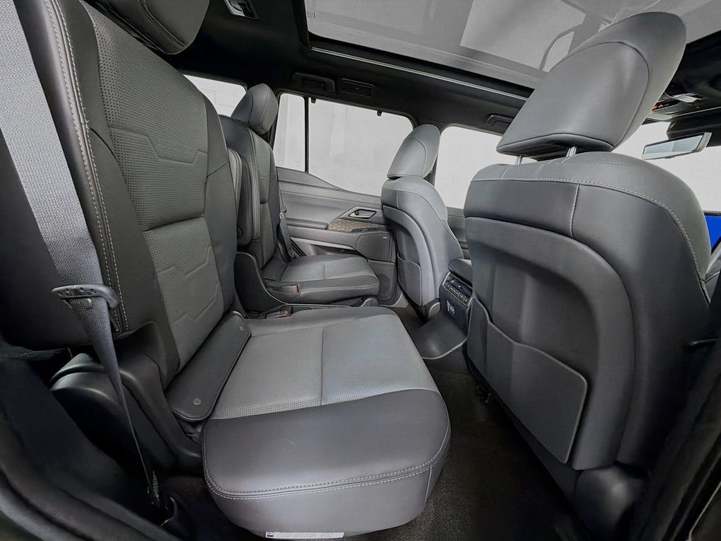 Used 2025 Lexus GX 550 w/ Accessory Package (2T) AWD/4WD image 34