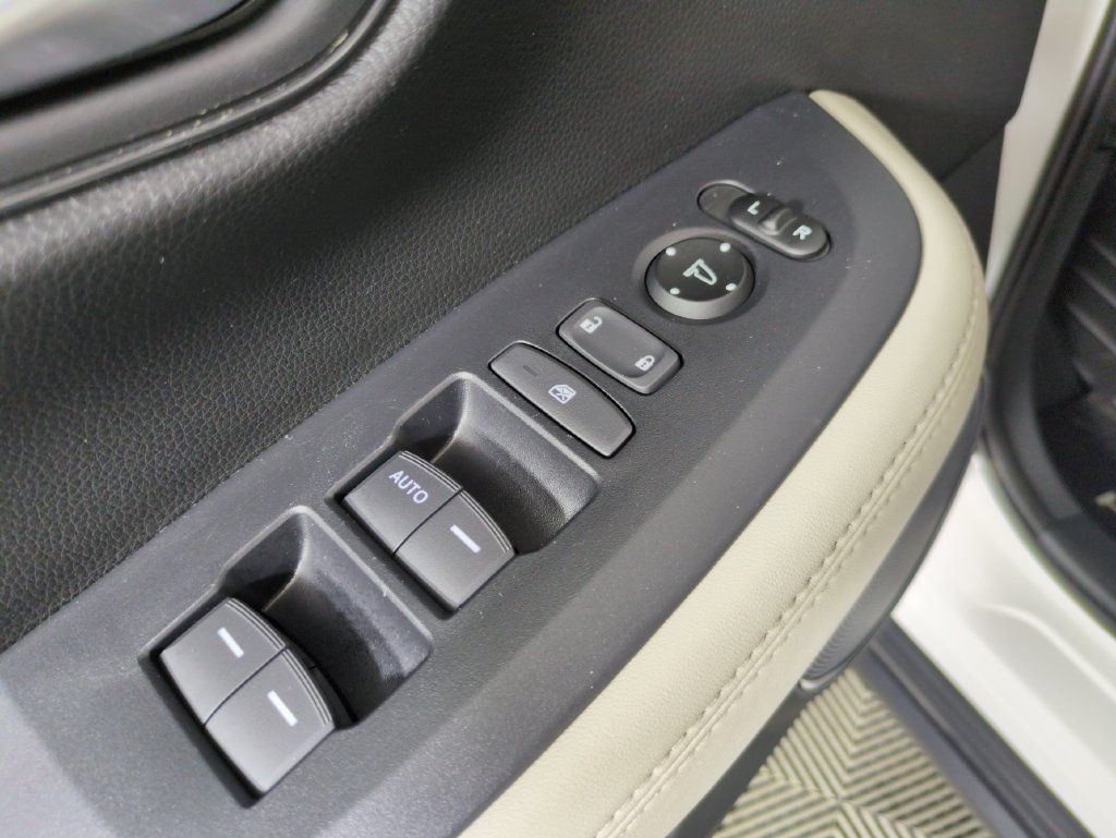 Certified 2025 Honda HR-V LX image 16