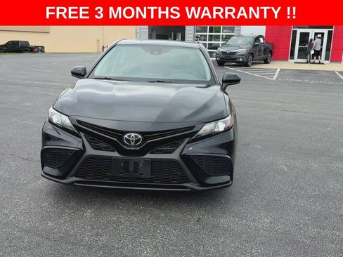 Used 2021 Toyota Camry SE FWD image 3