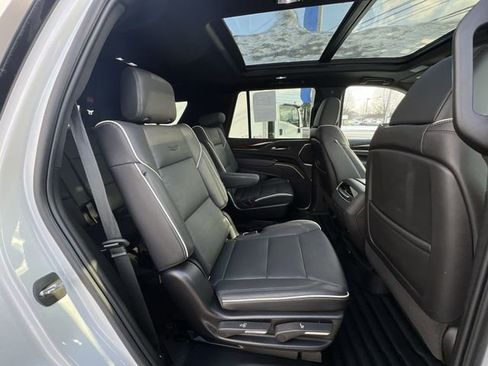 Used 2024 Cadillac Escalade Premium Luxury image 29
