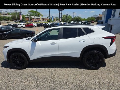 Used 2024 Chevrolet Trax ACTIV w/ Sunroof Package FWD image 6