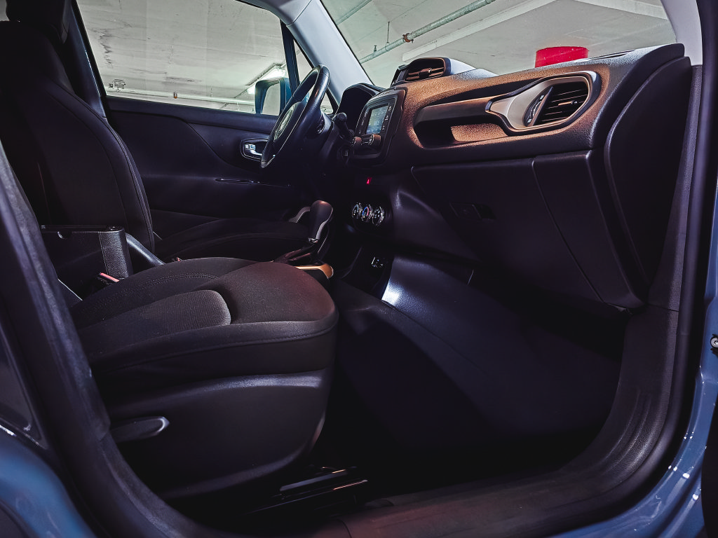 Used 2017 Jeep Renegade Latitude FWD image 33