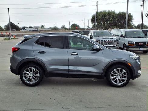 Used 2022 Buick Encore GX Essence w/ Experience Buick Package FWD image 2