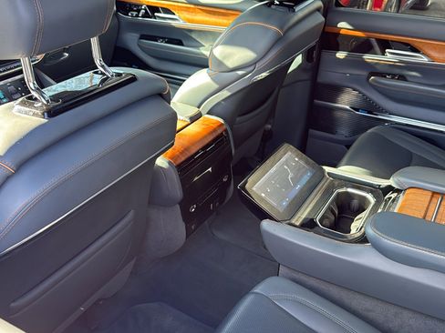 Used 2022 Jeep Grand Wagoneer Series II image 30