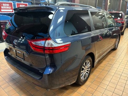 Used 2018 Toyota Sienna XLE Premium image 10