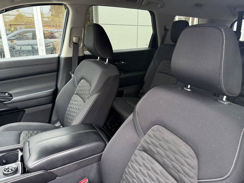 Used 2022 Nissan Pathfinder SV AWD/4WD image 10