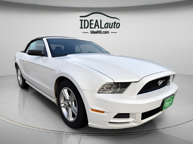 Used 2014 Ford Mustang Convertible RWD image 1