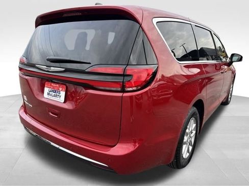 New 2026 Chrysler Pacifica Select image 5