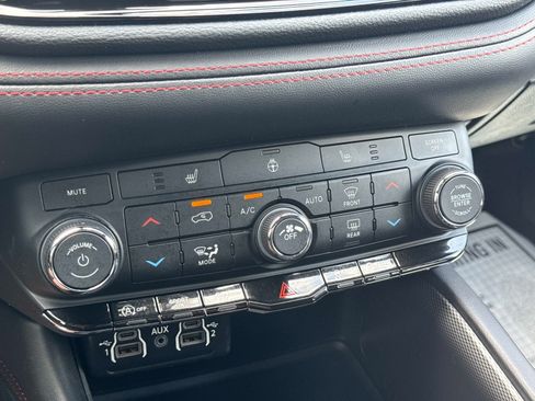 Used 2025 Dodge Durango GT RWD image 23