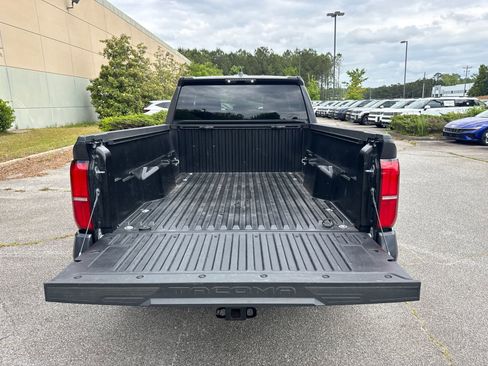 Used 2024 Toyota Tacoma SR5 AWD/4WD image 18