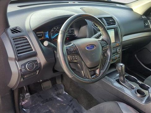 Used 2018 Ford Explorer XLT w/ Equipment Group 202A FWD image 10