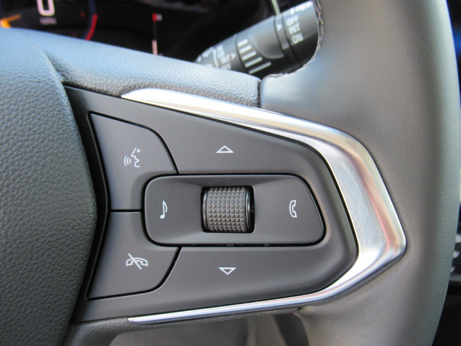 Used 2025 Chevrolet Trax LT w/ Driver Confidence Package FWD image 24