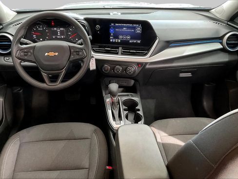 Used 2024 Chevrolet Trax LS w/ LS Convenience Package FWD image 13
