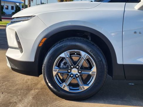 Used 2025 Chevrolet Blazer LT FWD image 8