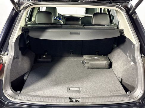 Certified 2022 Volkswagen Tiguan SE w/ Panoramic Sunroof Package image 22