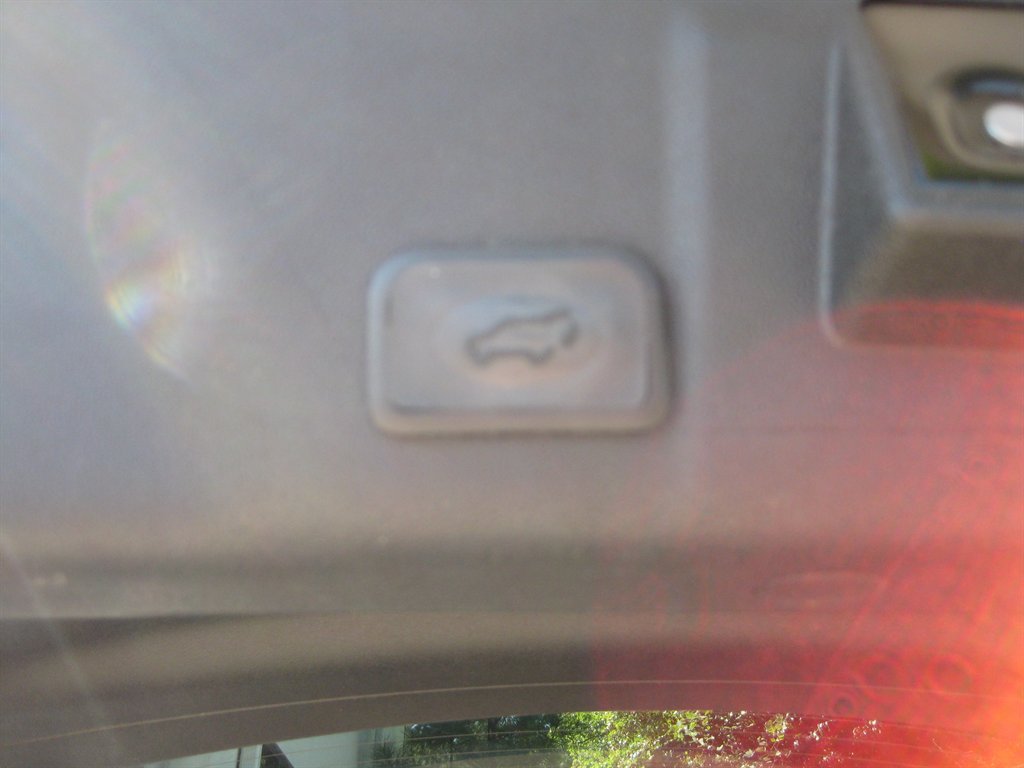 Used 2012 GMC Acadia SLE FWD image 29