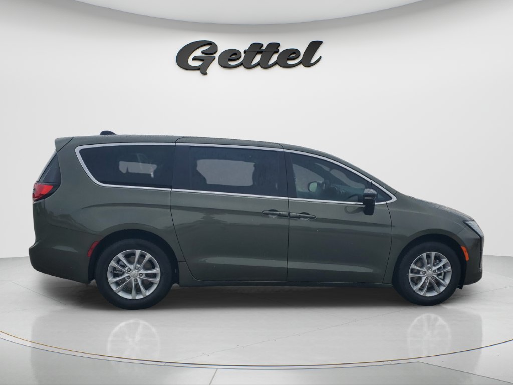 New 2027 Chrysler Pacifica Select FWD image 4