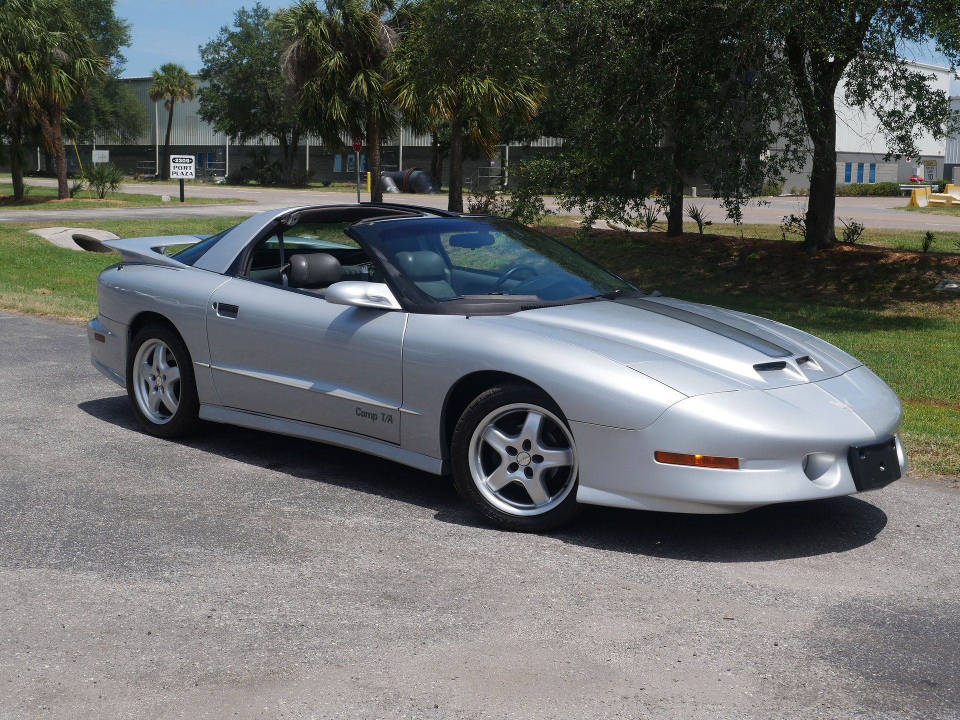 Used 1997 Pontiac Firebird Trans Am RWD image 3