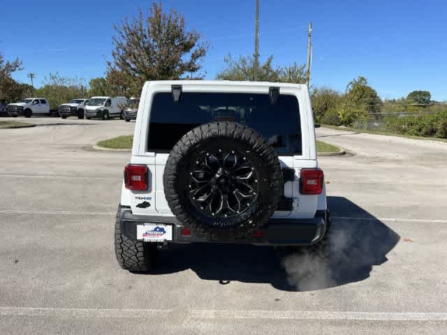 Used 2021 Jeep Wrangler Unlimited Sahara w/ Cold Weather Group AWD/4WD image 7