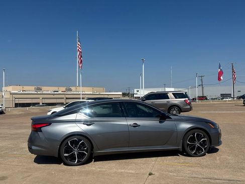 Certified 2023 Nissan Altima 2.5 SR w/ SR Premium Package FWD image 28