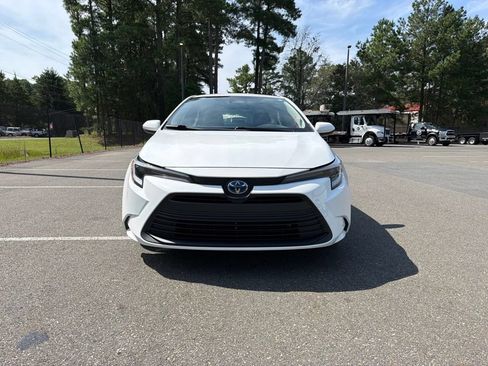 Used 2025 Toyota Corolla LE FWD image 3