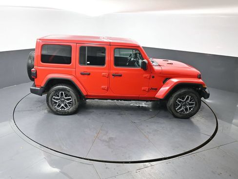 Used 2025 Jeep Wrangler Unlimited Sahara AWD/4WD image 43