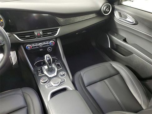 Used 2022 Alfa Romeo Giulia Sprint image 15
