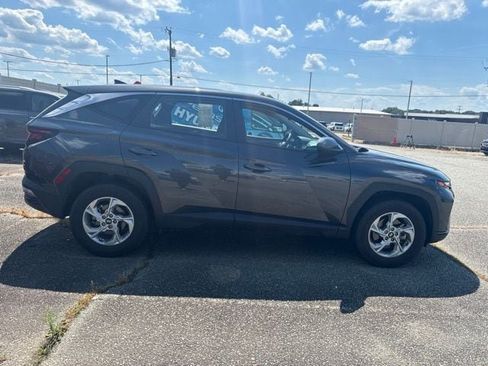 Used 2023 Hyundai Tucson SE AWD/4WD image 2