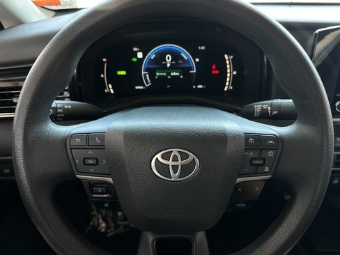 Used 2025 Toyota Camry LE FWD image 20