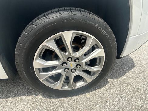 Used 2021 Chevrolet Traverse Premier w/ LPO, Floor Liner Package AWD/4WD image 12