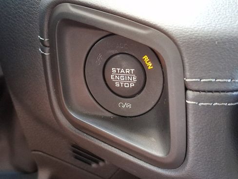 Used 2026 Jeep Wrangler Unlimited Rubicon AWD/4WD image 32