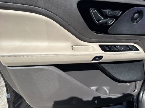 Used 2022 Lincoln Aviator Reserve w/ Equipment Group 201A image 10