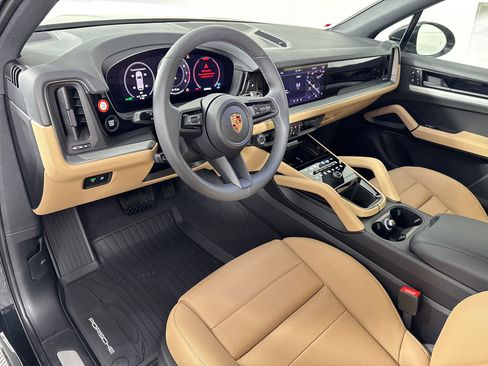 Used 2026 Porsche Cayenne image 4