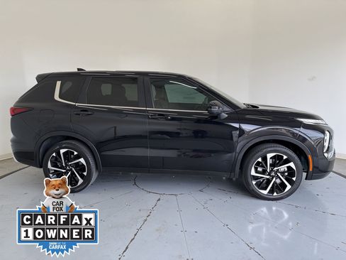 Used 2024 Mitsubishi Outlander SE image 2