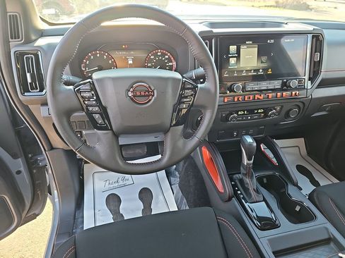 Used 2025 Nissan Frontier PRO-4X image 20