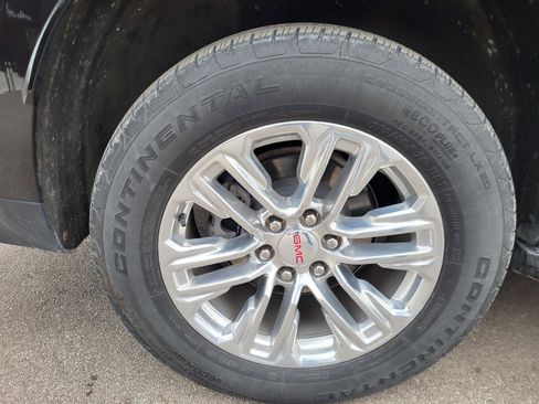 Used 2023 GMC Yukon SLT w/ SLT Premium Package image 14