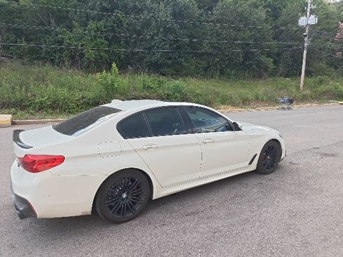 Used 2018 BMW 540i w/ M Sport Package RWD image 3
