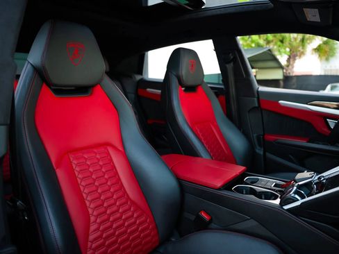 Used 2021 Lamborghini Urus AWD/4WD image 29