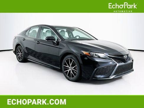 Used 2022 Toyota Camry SE FWD image 1