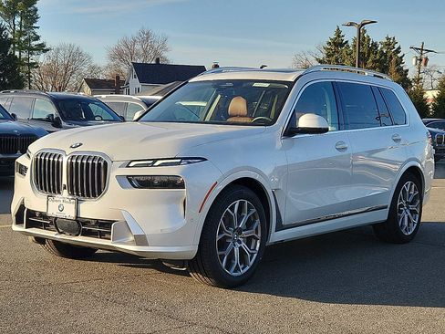 Certified 2024 BMW X7 xDrive40i w/ Executive Package image 3