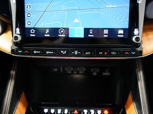 Used 2022 Jeep Grand Wagoneer Series III w/ Rear Seat Video Group 1 AWD/4WD image 21