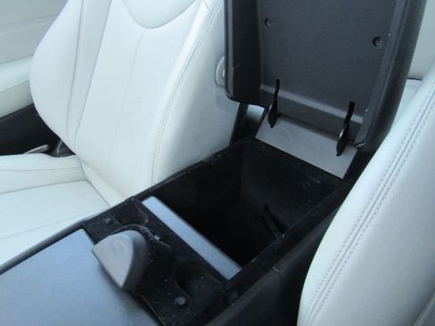 Used 2010 INFINITI G37 Convertible w/ Premium Pkg image 41