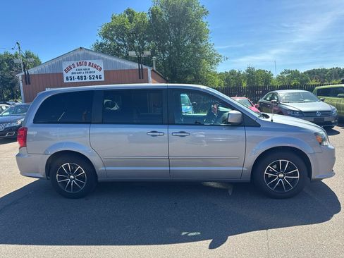 Used 2015 Dodge Grand Caravan SXT w/ Blacktop Package FWD image 4