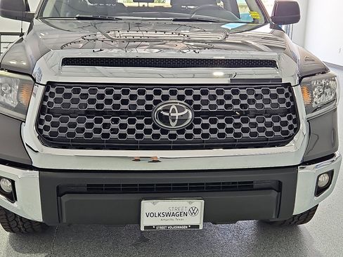 Used 2018 Toyota Tundra SR5 w/ SR5 Upgrade Package RWD image 10