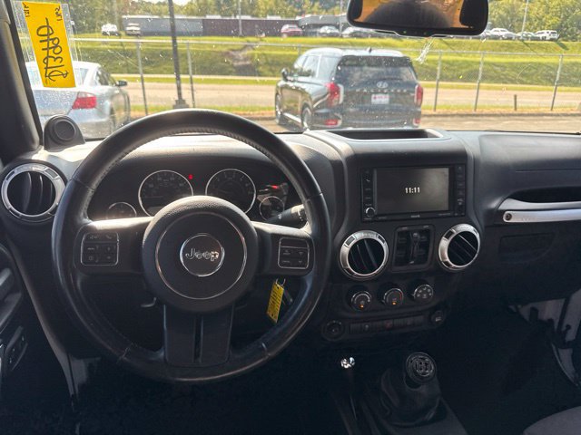 Used 2014 Jeep Wrangler Unlimited Sahara w/ Max Tow Package AWD/4WD image 13