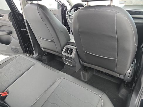 New 2026 Volkswagen Taos SE FWD image 11