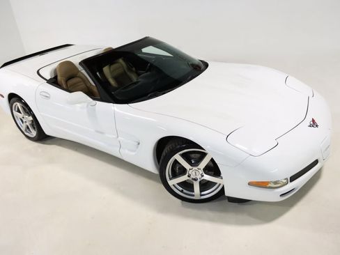 Used 2004 Chevrolet Corvette w/ Preferred Equipment Group image 61