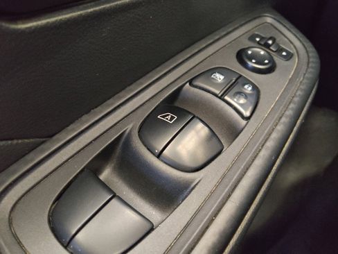 Used 2021 Nissan Versa S FWD image 27