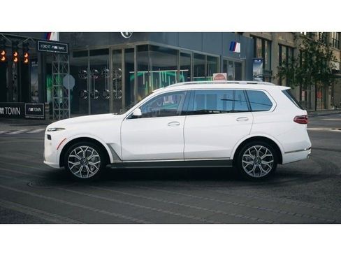 Used 2026 BMW X7 xDrive40i w/ Climate Comfort Package image 4